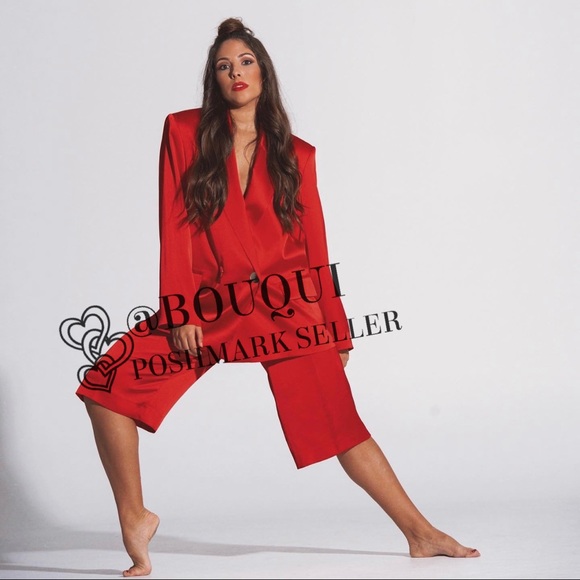 BLOGGER FAV ZARA PLEATED SATIN EFFECT SHORT PANTS - Picture 4 of 9